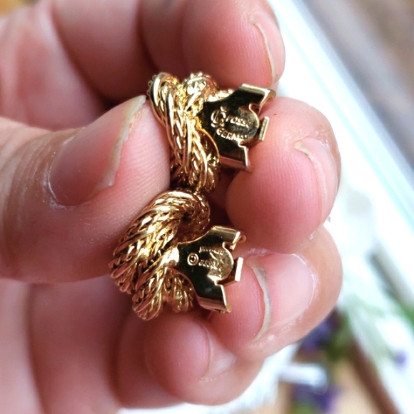 Vintage Designer Grosse (Dior) Germany 14k Gold Triple Braided Not Clip Earrings - Picture 11 of 11